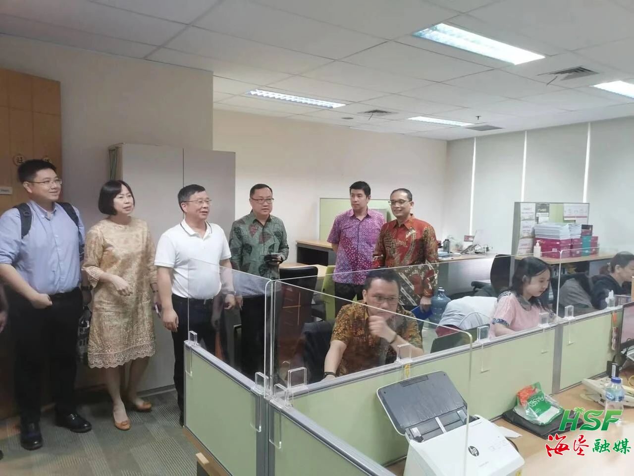 包洪文一行到KM公司调研。